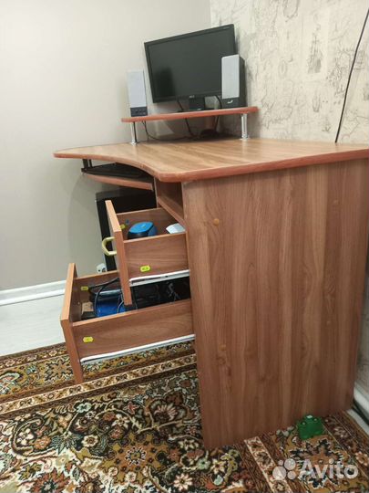 Компьютерный стол