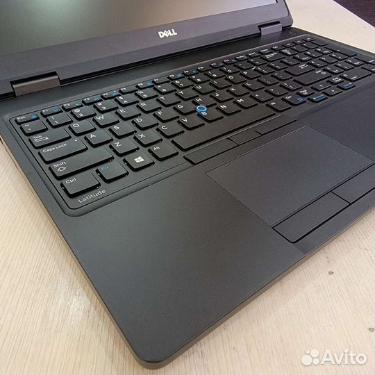 Ноутбук Dell latitude 5590