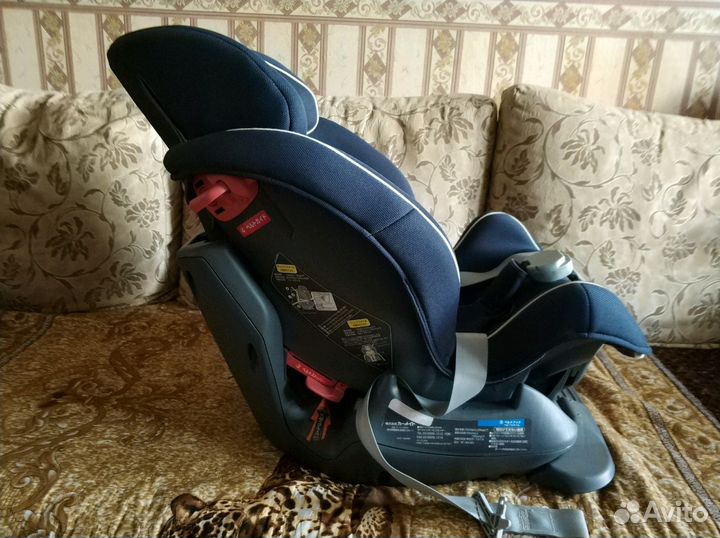 Автомобильное кресло