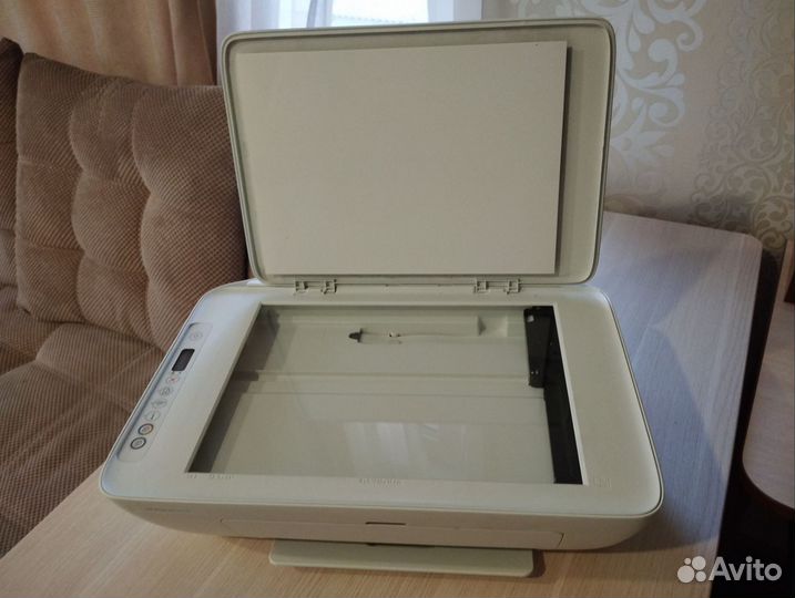 Цветной струйный принтер HP DeskJet 2710e