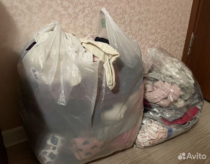 2 пакета детских вещей