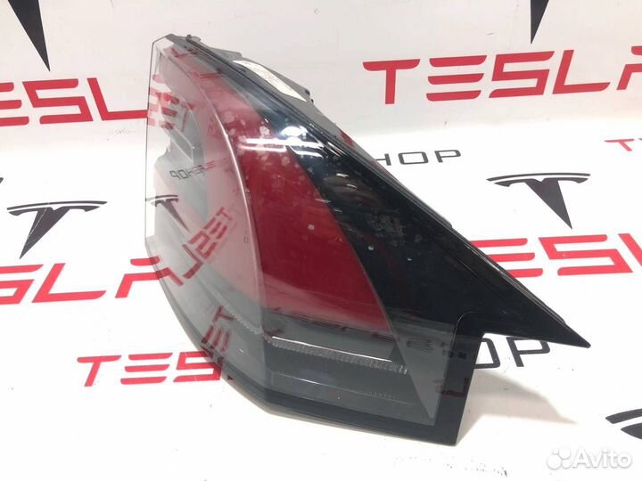 Фонарь задний правый Tesla Model X 2019