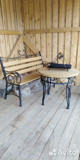 Стол, лавочка, дровница