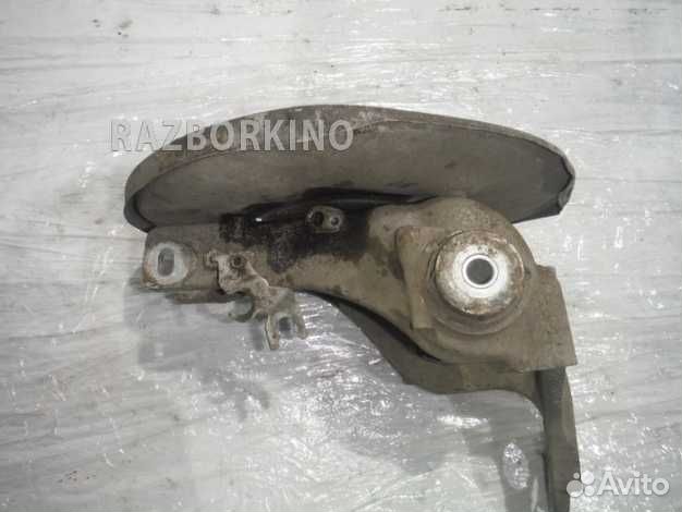 Кулак задний правый Ауди