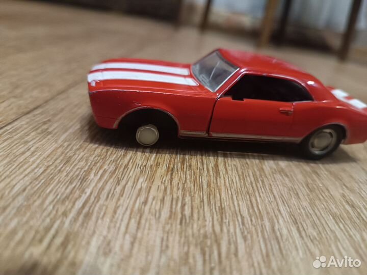 Игрушечная машина