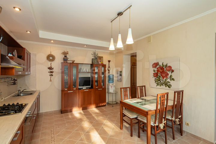 Коттедж 220 м² на участке 9 сот.