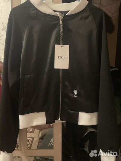 Продам новый бомбер 42-44