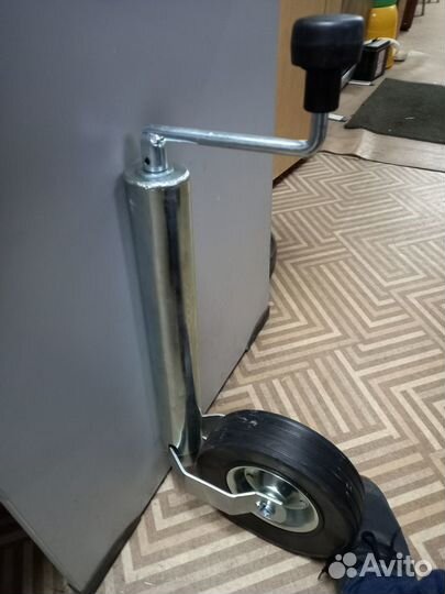 Опорное колесо г/п 500 кг. (комплект колесо+зажим)