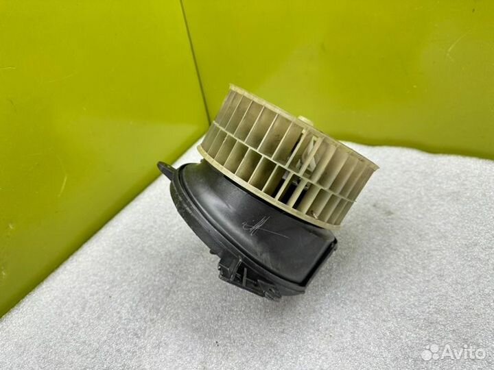 Вентилятор печки Mercedes-Benz W124 M102.985 2.3I