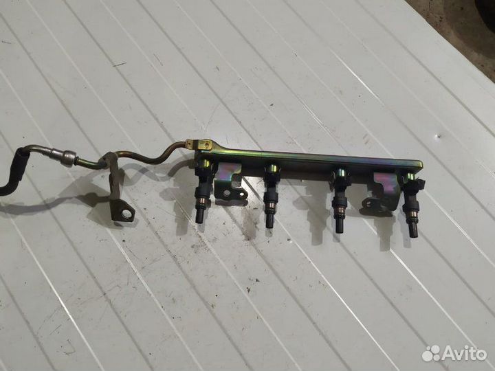 Топливная рампа Nissan Tiida хэтчбек 1 2008