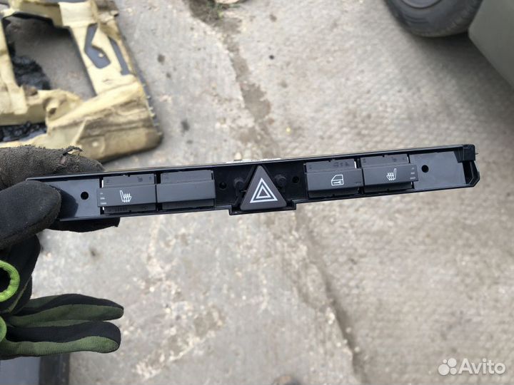 Планка кнопок аварийки подогрев opel astra H