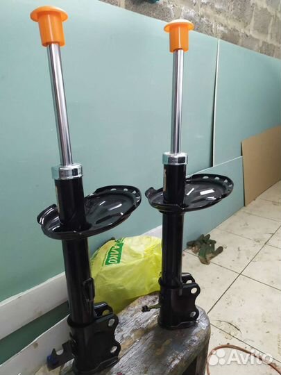 Амортизатор на тойоту Венза новый задний левый