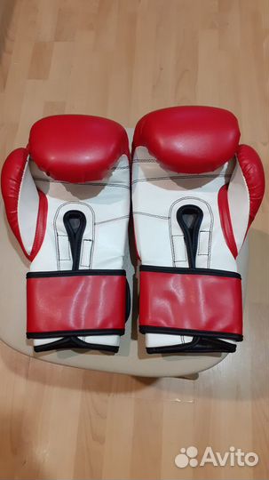 Боксерские перчатки Clinch 8 унций