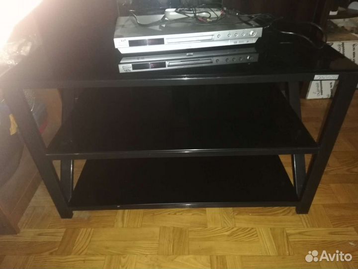 Столик под телевизор стеклянный