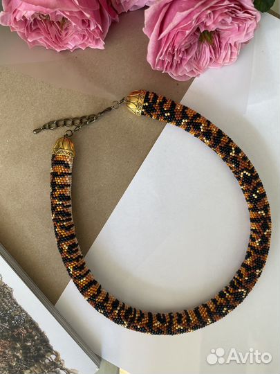 Колье жгут из бисера