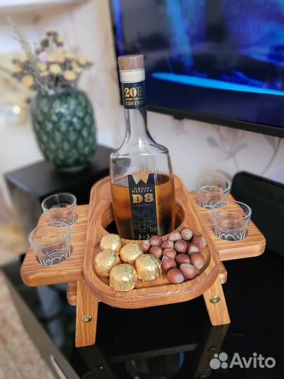 Столик под алкоголь и закуски