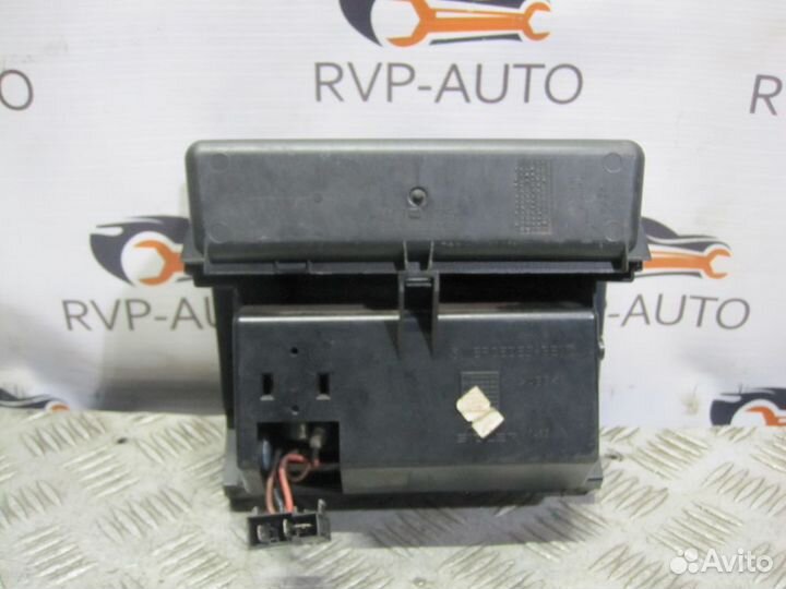 Пепельница центральная Mercedes-Benz W202