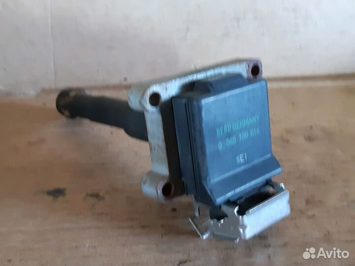 Катушку зажигания BMW 0040100014