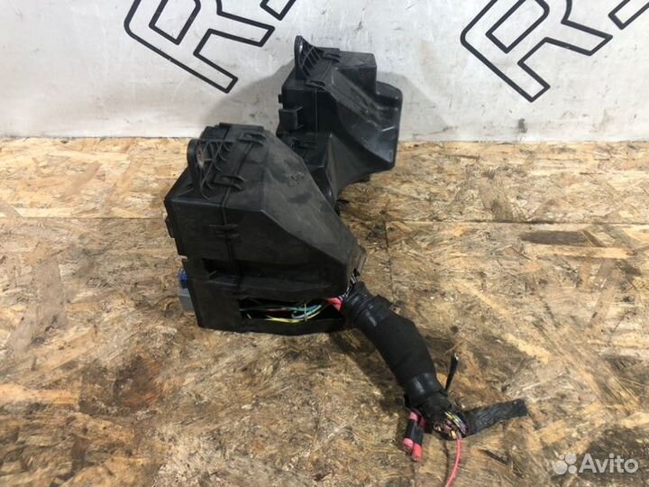 Блок предохранителей Jaguar Xf 1