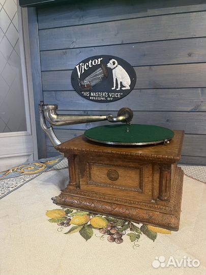 Граммофон His masters, Монарх, амур