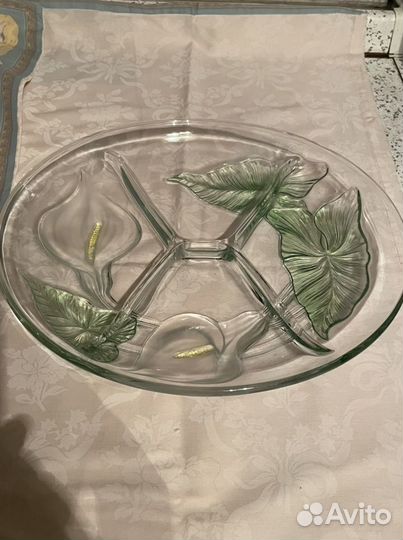 Продам новую менажницу с каллами