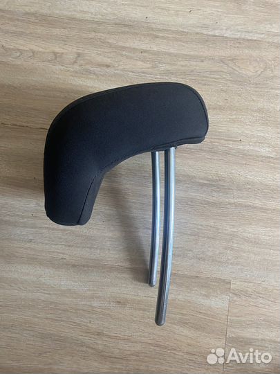 Подголовник средний задний