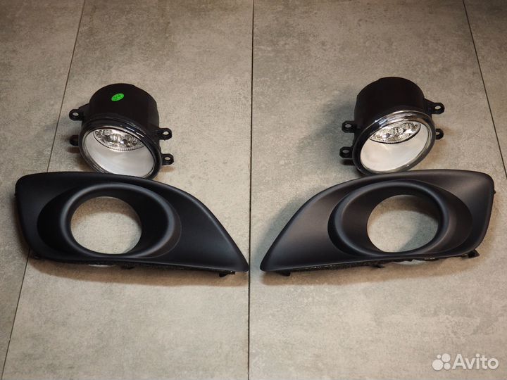Фары противотуманные диодные Тоyota Avensis