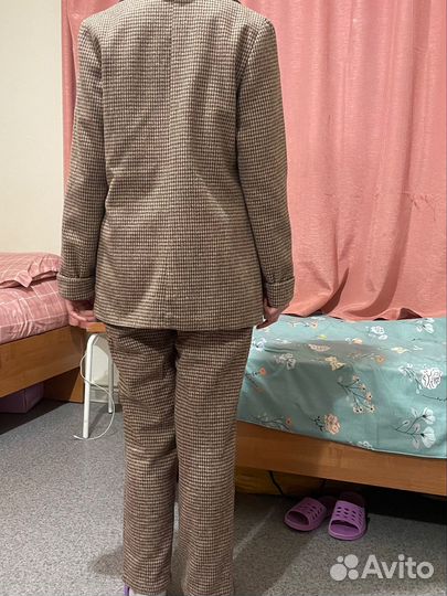 Шерстяной костюм женский