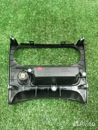 Накладка на торпедо Nissan Qashqai 1.6 HR16DE 2012