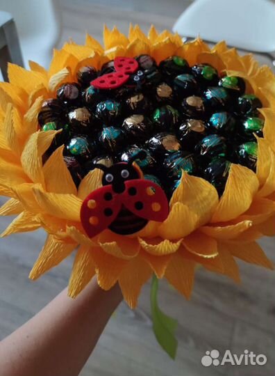 Ростовые цветы и букеты из конфет