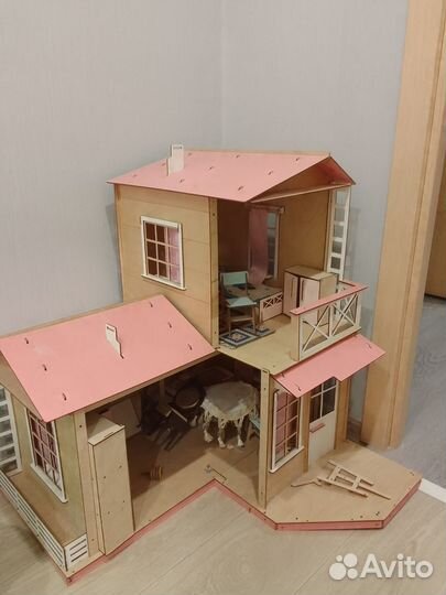 Продам кукольный дом с мебелью в комплекте