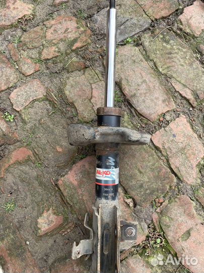 Стойка передняя правая Хонда Цивик 8е 5D