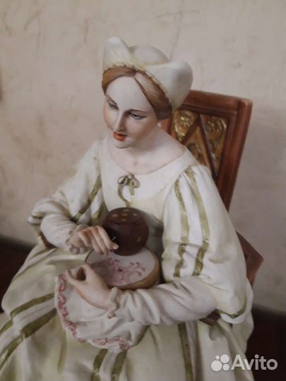 Фарфоровые статуэтки Florence