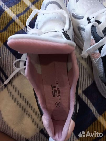 Кроссовки женские 40 размер новые