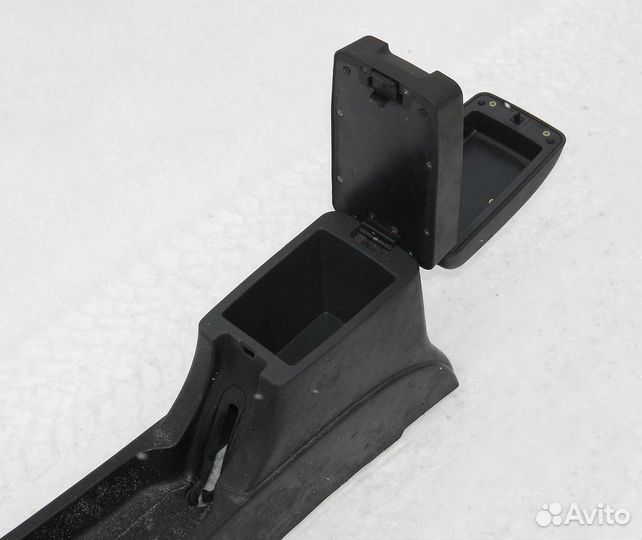 Консоль центральная с подлокотником Lifan Breez