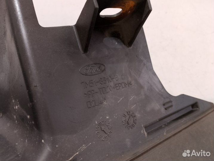 Дефлектор радиатора передний правый Ford Focus 2