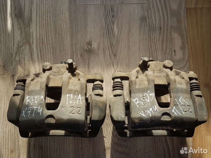 Суппорт передний правый левый kia rio 3