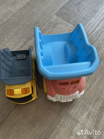 Игрушка самосвал