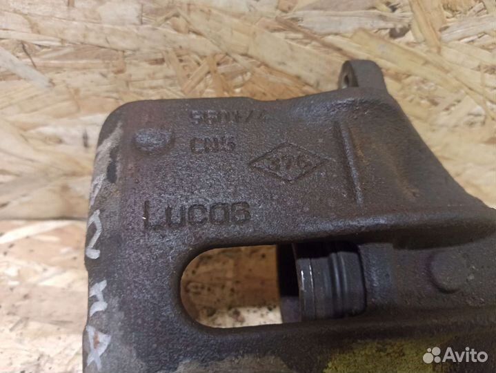 Суппорт передний левый Renault Laguna 1