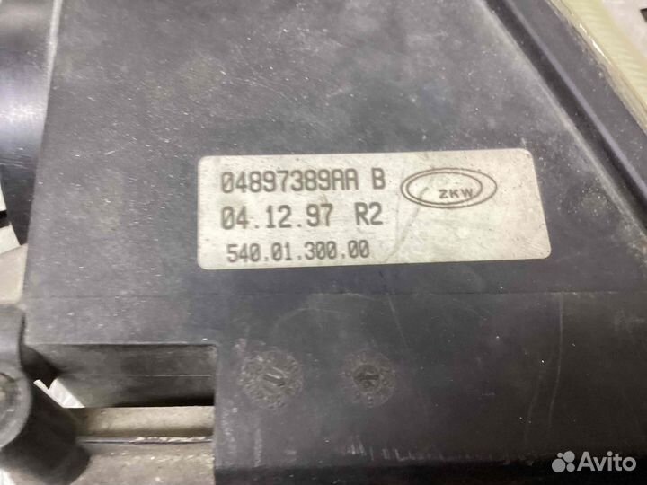 Фара передняя для Chrysler Voyager 3 04897389A