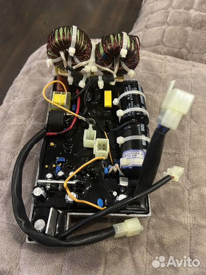 Энвекторный блок для бензогенератора