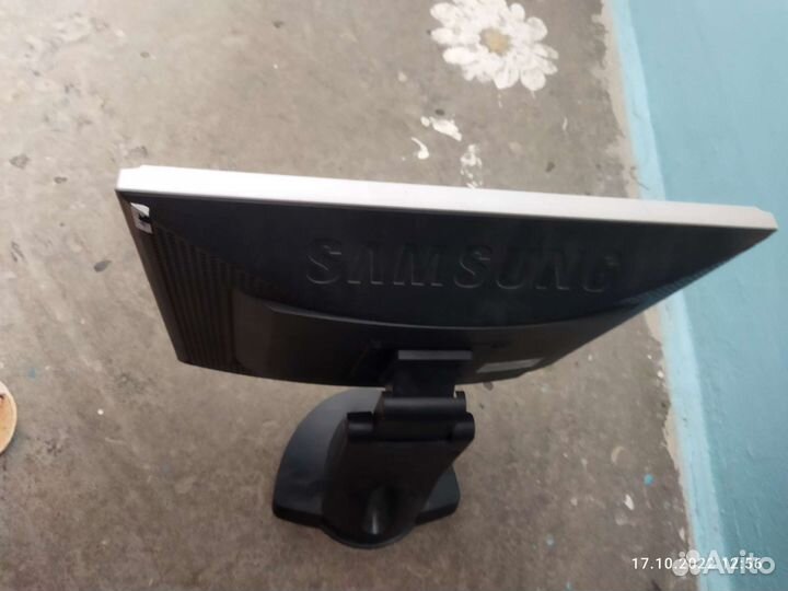 Монитор с ЖК экраном