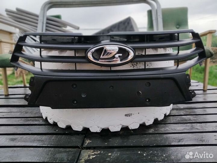 Передняя решетка радиатора LADA Vesta