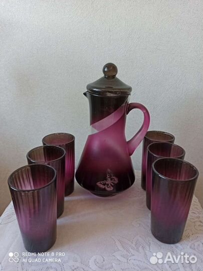 Кувшины из цветного и прозрачного стекла