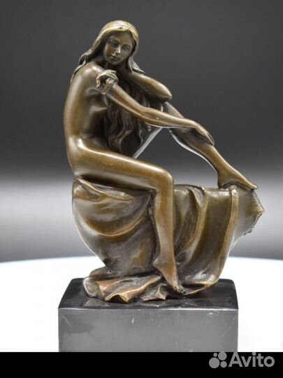 Бронзовая статуэтка