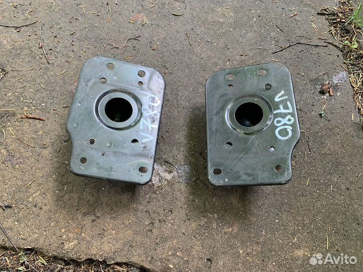 Infiniti fx35 fx45 кронштейн усилителя задний