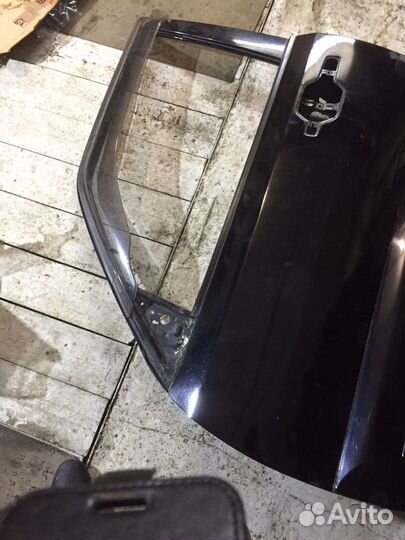 Левая передняя дверь Паджеро 4