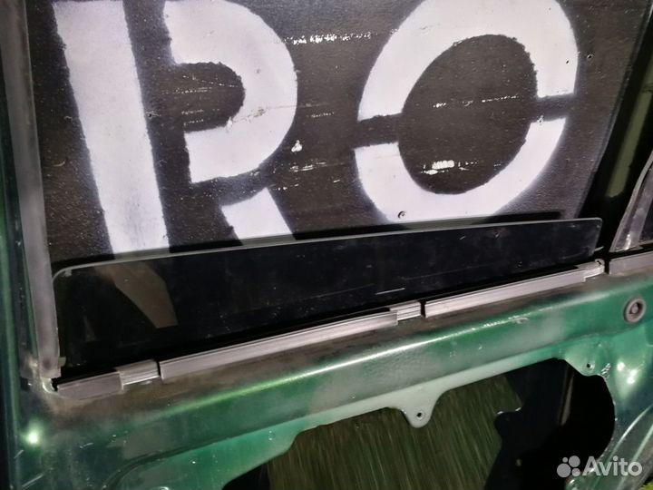 Стекло двери задней правой Volkswagen Golf 4