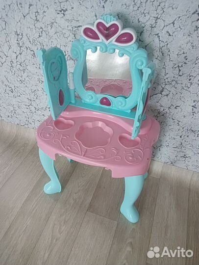 Столик для девочки