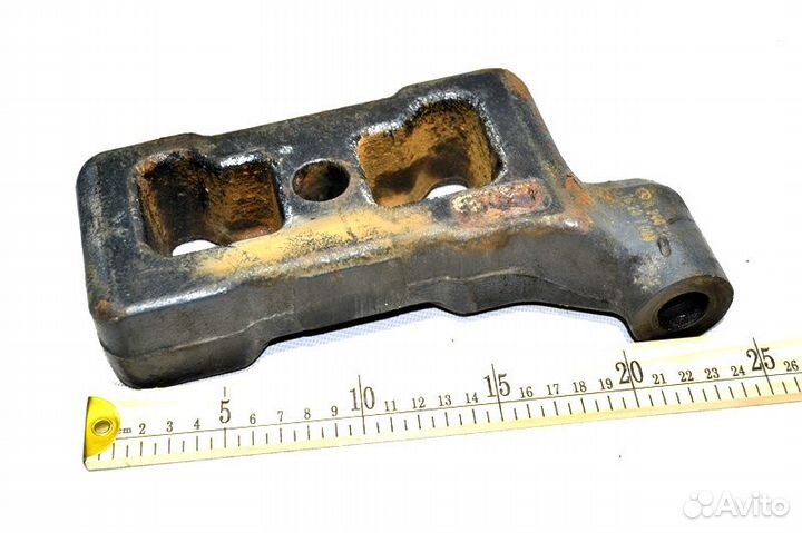 Кронштейн амортизатора переднего моста, нижний пра
